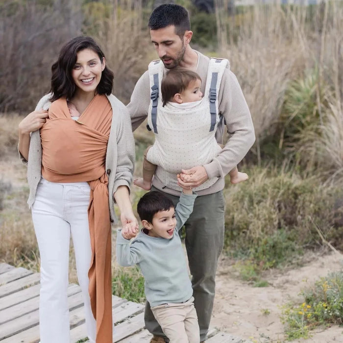 A Boba Classic Baby Wrap, made from a soft 95% French Terry cotton blend and 5% Spandex. Ergonomic, award-winning design fits babies from 7 Ibs to 35 Ibs, best up to 20 Ibs. Machine washable, dryer friendly, and certified hip-healthy. Organic Fox