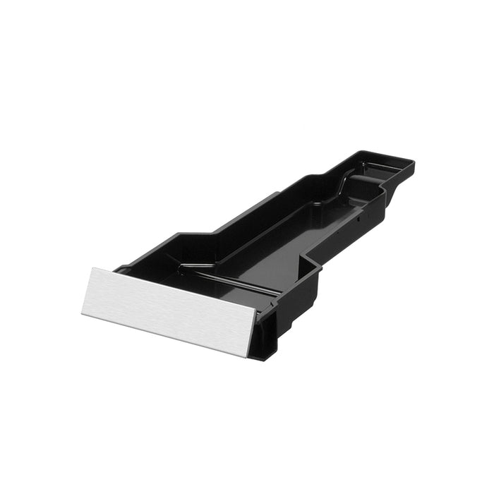 Die Unold Fettauffangwanne für CONTACT-GRILL Plus 58526 ist eine schwarze Kunststoffwanne mit hochgezogenen Seiten und einem flachen, rechteckigen silbernen Metallrand an einem Ende, abgebildet vor weißem Hintergrund.