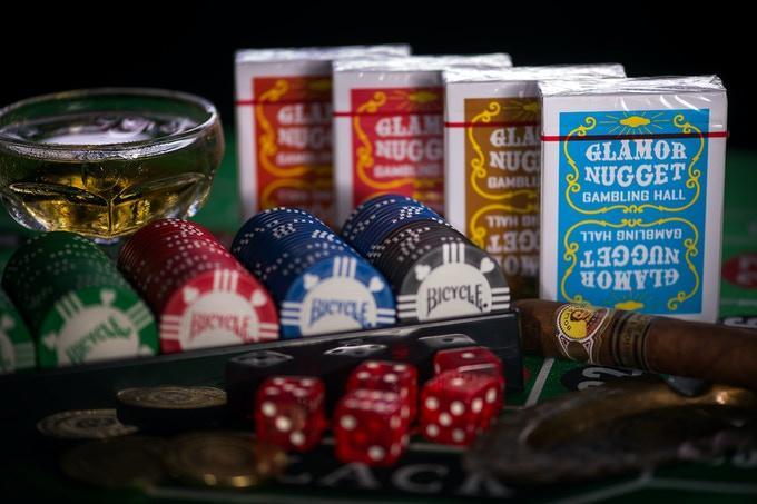 Glamor Nugget (Blue) Playing Cards by RarePlayingCards.com