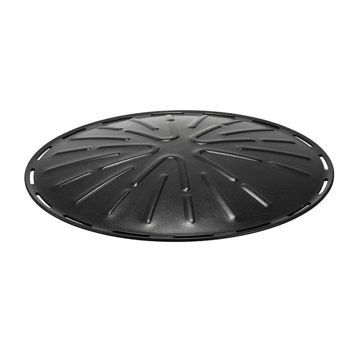 Die Unold Grillplatte für ASIA-GRILL 58543 + 58546 ist eine runde, schwarze Metallplatte mit Schlitzöffnungen und einer erhabenen, strukturierten Oberfläche, die zum Abdecken von Pfannen während des Kochens dient.