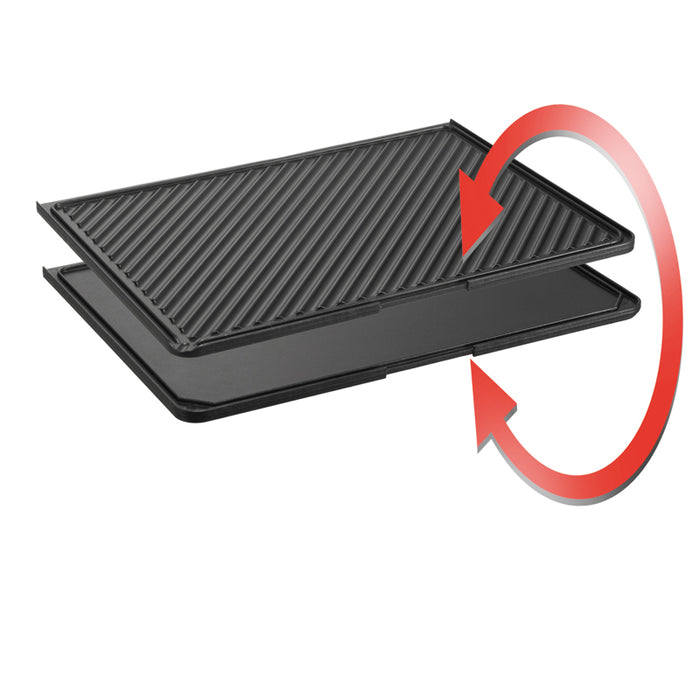 Die Unold Grillplatte für CONTACT-GRILL 8555 ist eine wendbare rechteckige Pfanne mit einer geriffelten Grillseite und einer flachen Grillseite. Ein roter gebogener Pfeil zeigt an, dass sie umgedreht werden kann.