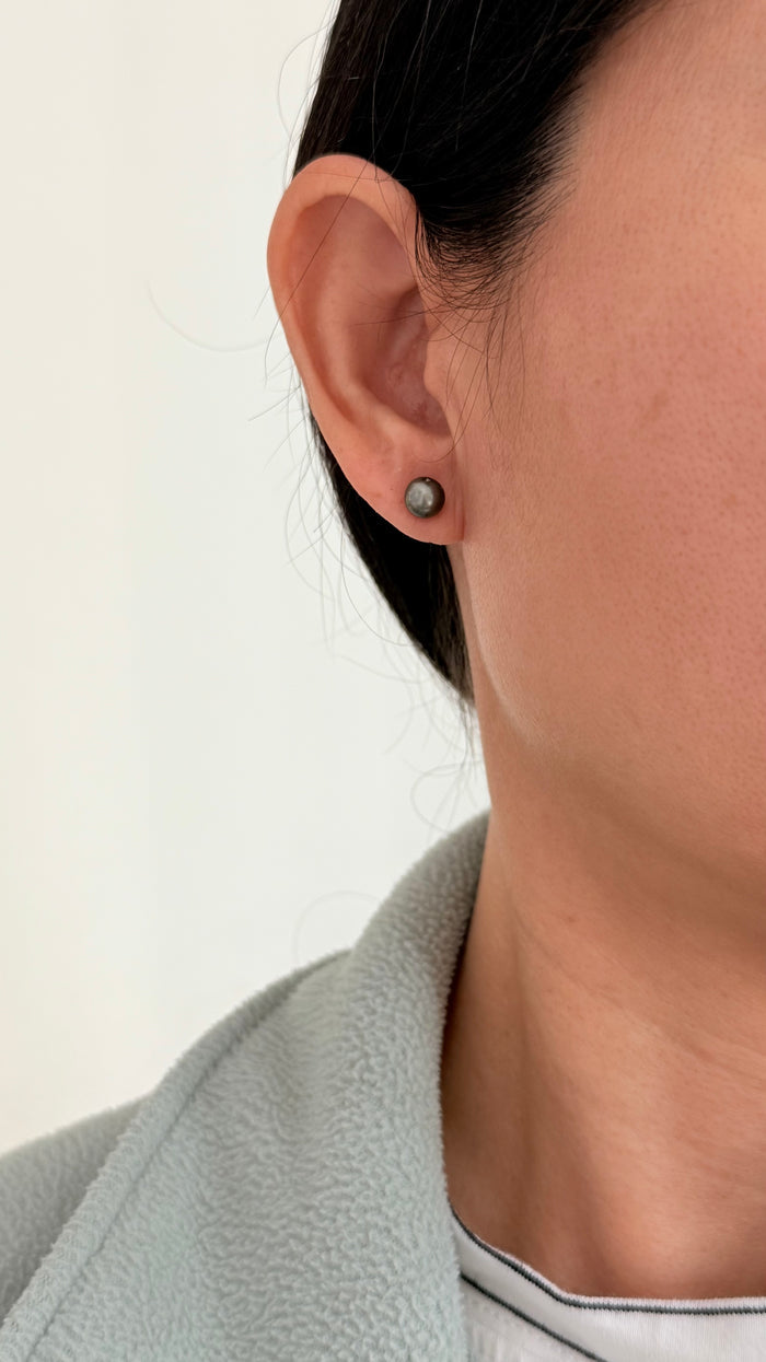 Tahitian Keshi studs - Perfect gray