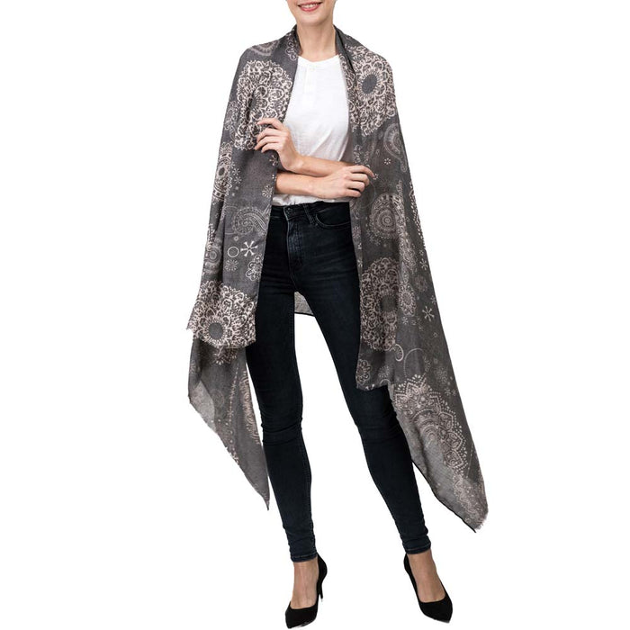 Women Gray Paisley Print Scarf with Fringes