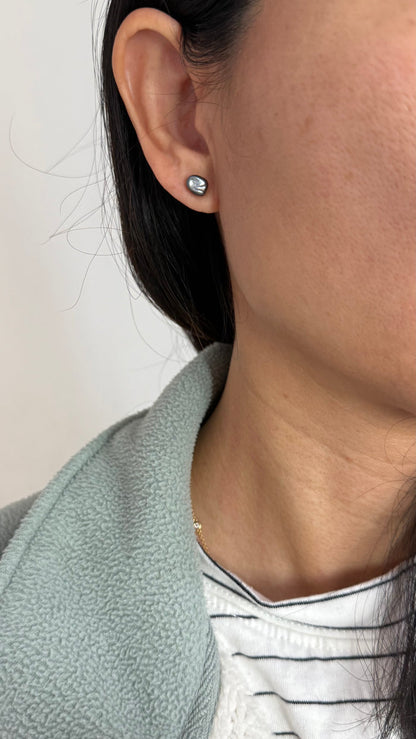 Tahitian Keshi studs - Organic medium gray