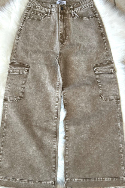 Comfort Cropped Cargo Wide Jean