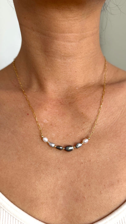 Ombre Tahitian 7 keshi bar necklace