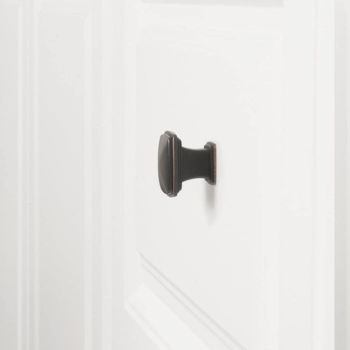 AmazonBasics Traditional Square Cabinet Knob 1.25in Diameter Oil Rubbed Bronze 10Pack
