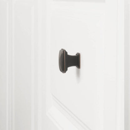 AmazonBasics Traditional Square Cabinet Knob 1.25in Diameter Oil Rubbed Bronze 10Pack
