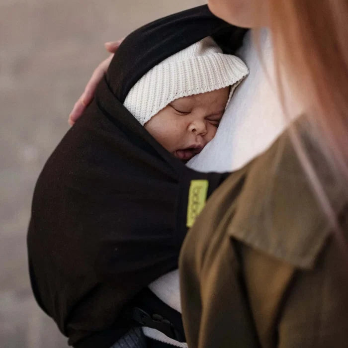 This effortless hybrid baby carrier is an ideal choice for all parents looking for a simple and convenient carrier for babies from birth to 18 months (7-35 lb or 3.2-16 kg)! Black