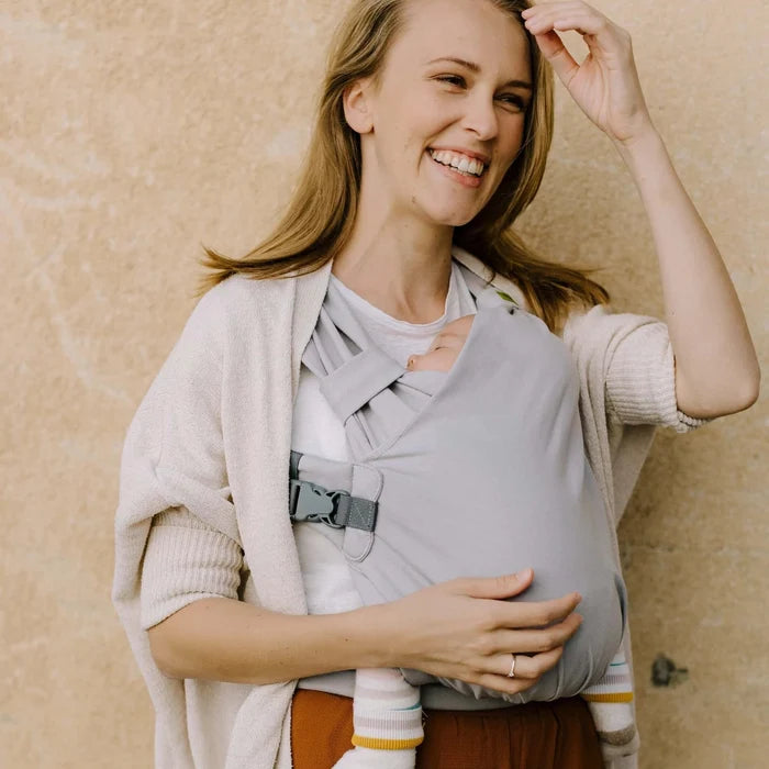 This effortless hybrid baby carrier is an ideal choice for all parents looking for a simple and convenient carrier for babies from birth to 18 months (7-35 lb or 3.2-16 kg)! Gray