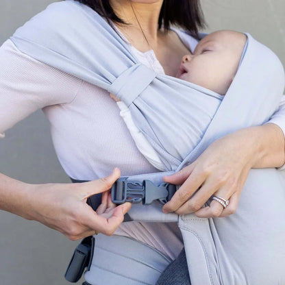 This effortless hybrid baby carrier is an ideal choice for all parents looking for a simple and convenient carrier for babies from birth to 18 months (7-35 lb or 3.2-16 kg)! Gray