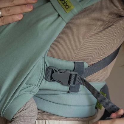 This effortless hybrid baby carrier is an ideal choice for all parents looking for a simple and convenient carrier for babies from birth to 18 months (7-35 lb or 3.2-16 kg)! Sea Mist