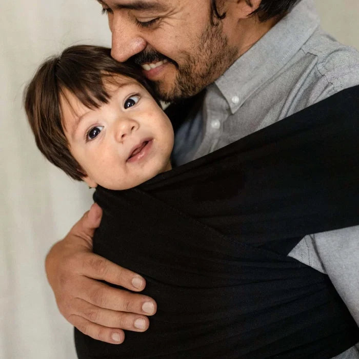 A Boba Classic Baby Wrap, made from a soft 95% French Terry cotton blend and 5% Spandex. Ergonomic, award-winning design fits babies from 7 Ibs to 35 Ibs, best up to 20 Ibs. Machine washable, dryer friendly, and certified hip-healthy. Black