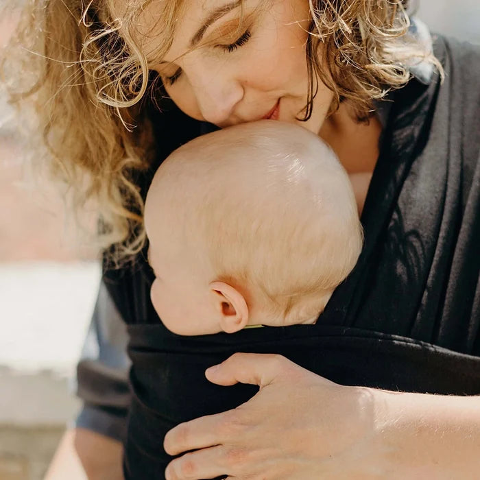 A Boba Classic Baby Wrap, made from a soft 95% French Terry cotton blend and 5% Spandex. Ergonomic, award-winning design fits babies from 7 Ibs to 35 Ibs, best up to 20 Ibs. Machine washable, dryer friendly, and certified hip-healthy. Black