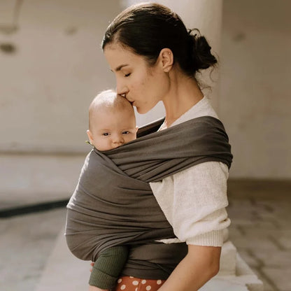 A Boba Classic Baby Wrap, made from a soft 95% French Terry cotton blend and 5% Spandex. Ergonomic, award-winning design fits babies from 7 Ibs to 35 Ibs, best up to 20 Ibs. Machine washable, dryer friendly, and certified hip-healthy. Organic Dark Gray