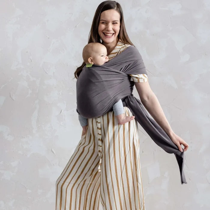 A Boba Classic Baby Wrap, made from a soft 95% French Terry cotton blend and 5% Spandex. Ergonomic, award-winning design fits babies from 7 Ibs to 35 Ibs, best up to 20 Ibs. Machine washable, dryer friendly, and certified hip-healthy. Organic Dark Gray