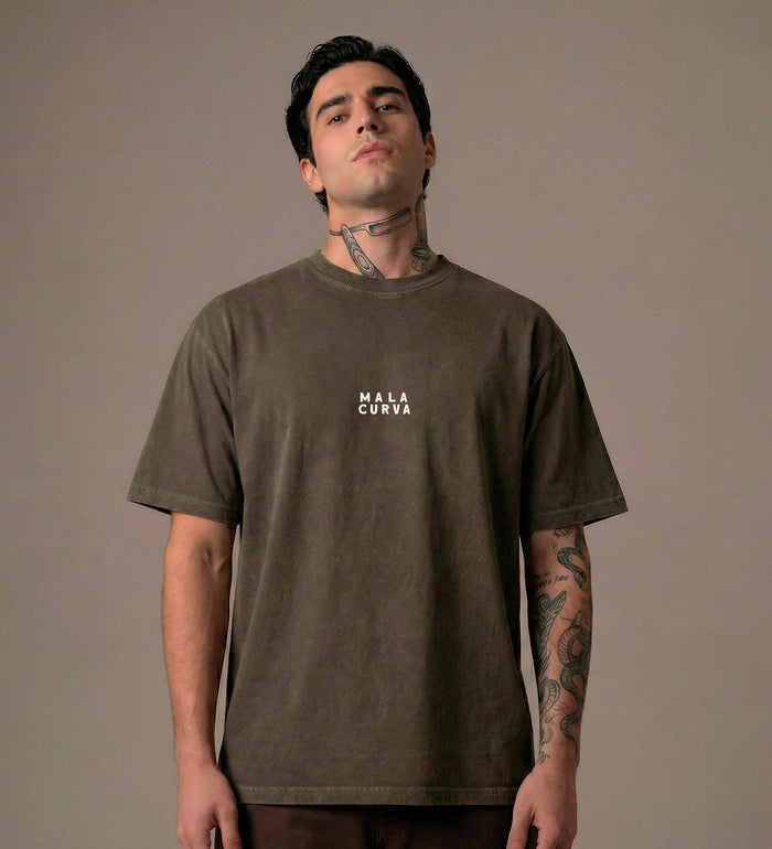 CAMISETA MALA CURVA