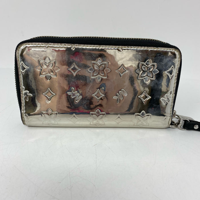 Michael Kors designer  wristlet