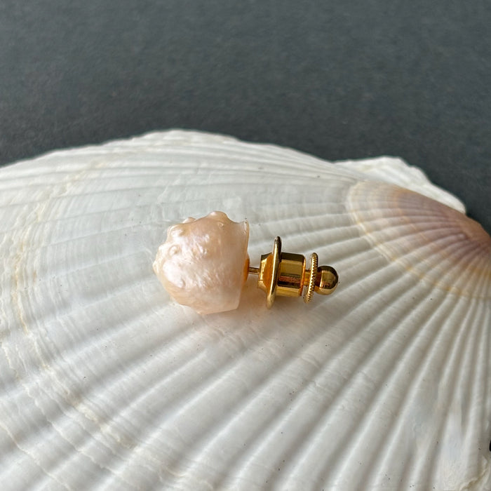 elegant texture rosebud pearl brooch