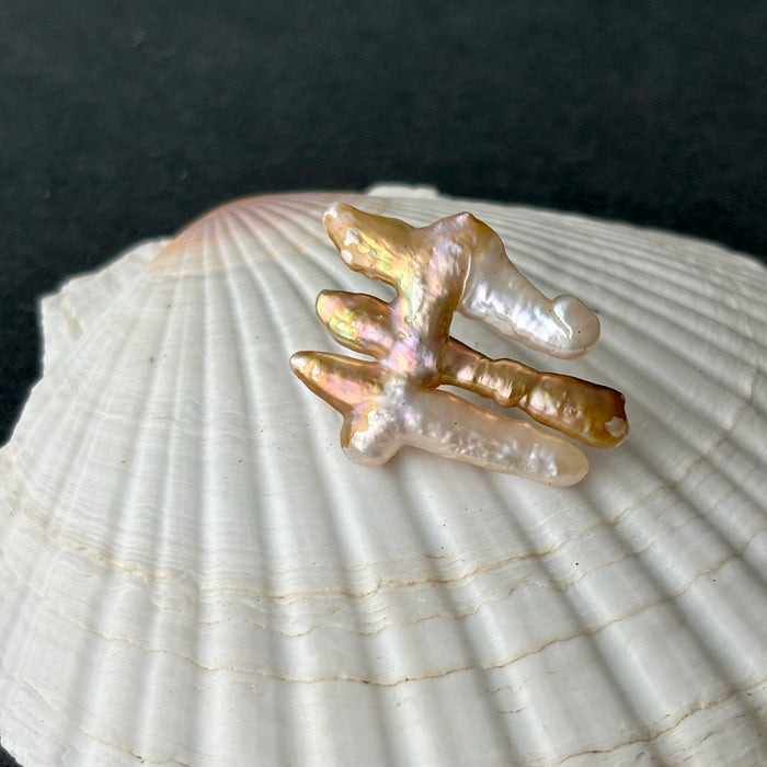 fresh water golden/cream character pearl brooch