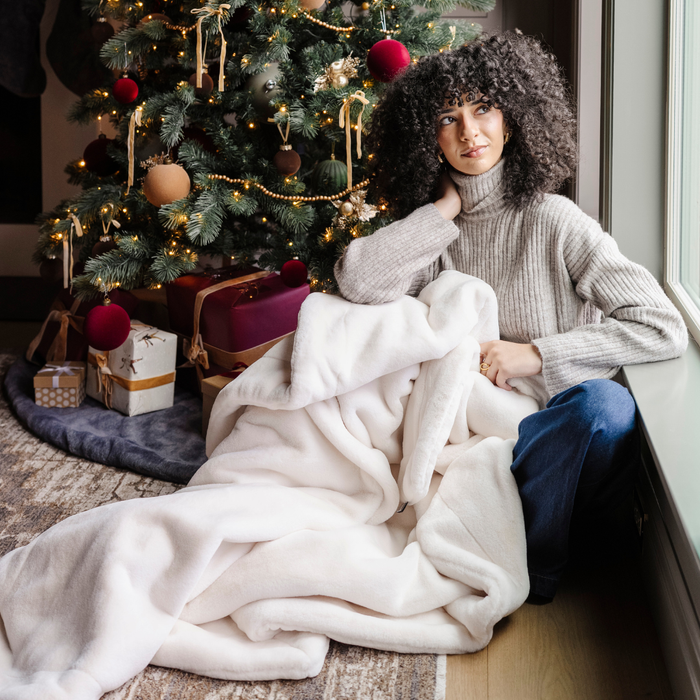GRAND FAUX FUR THROW BLANKETS