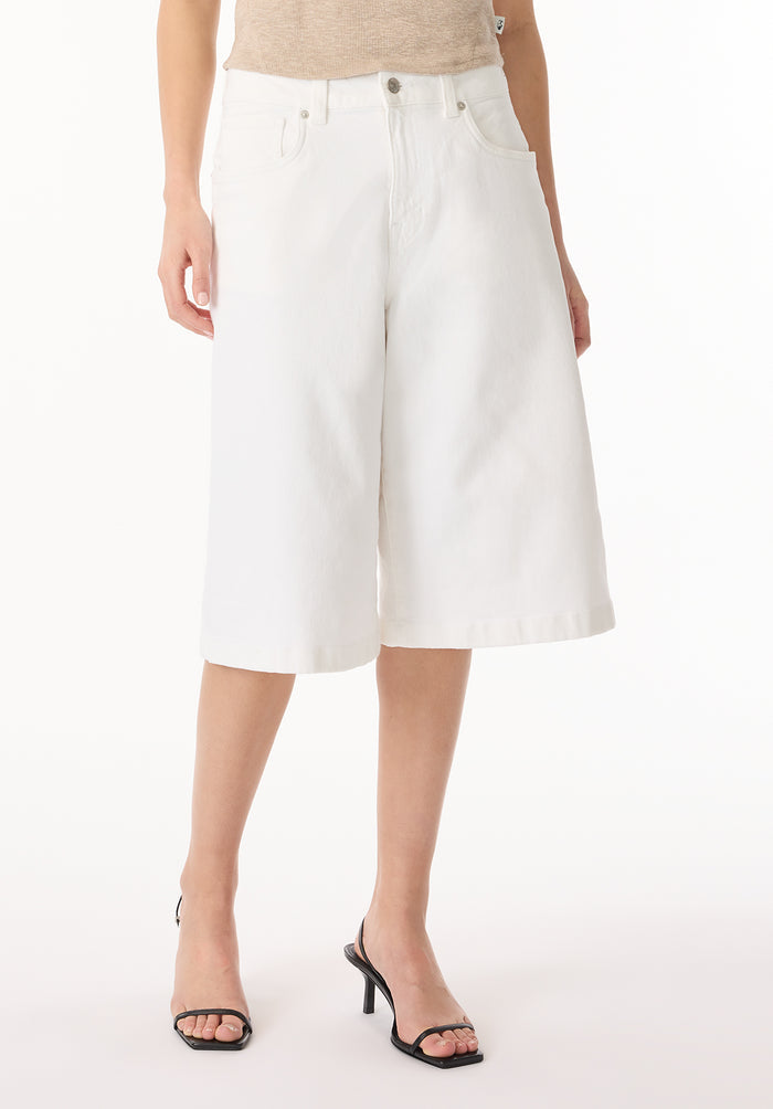 Buffalo Women Shorts White Denim Denim Shorts Stretch Relaxed Fit Knee-Length