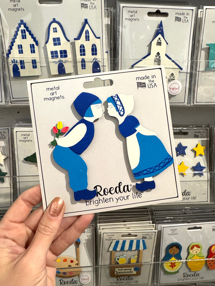 Kissing Dutch Couple Magnets S/2