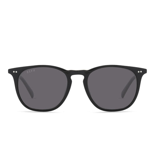 diff eyewear maxwell extra large square sunglasses in a black frame and solid grey polarized lens front view