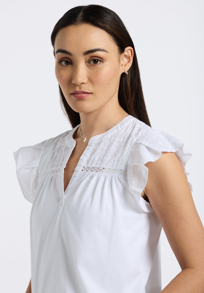 Buffalo Women Tops White Knit Tees Short Sleeve V-Neckline Embroidered