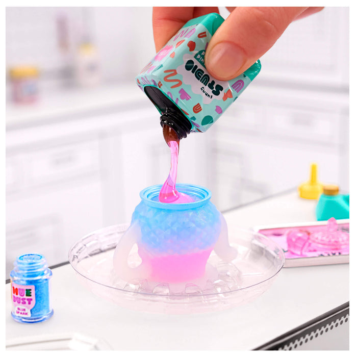putting resin into tea pot