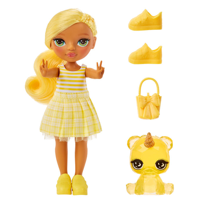 Daisy with accessories