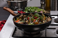 Saute pan with Removable Handle