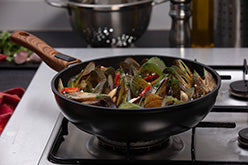Saute pan with Removable Handle
