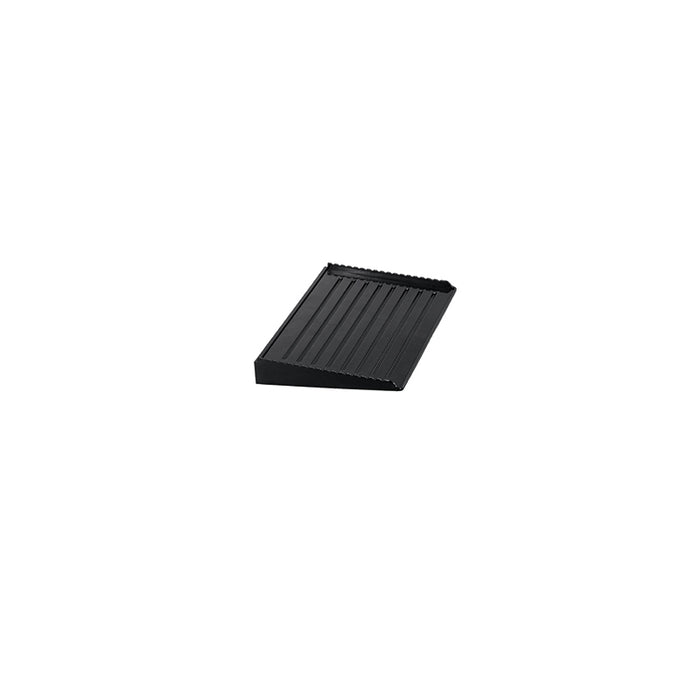 Auf schlichtem, weißem Untergrund ist eine kleine, rechteckige, schwarze Unold-Seitenablage für BARBECUE-GRILL Vario 58565 mit geriffelter Oberfläche abgebildet.