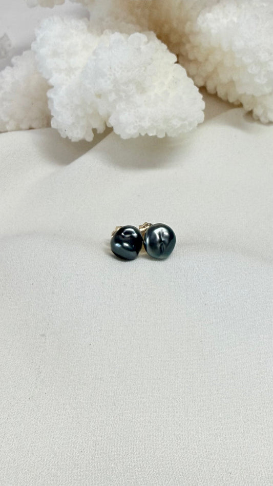 Tahitian Keshi studs - Organic dark gray