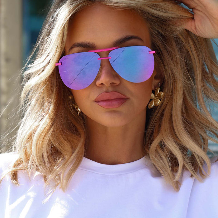 lifestyle - minimally_her wearing diff eyewear tahoe aviator sunglasses with a pink rush metallic frame and pink rush mirror lenses front view
