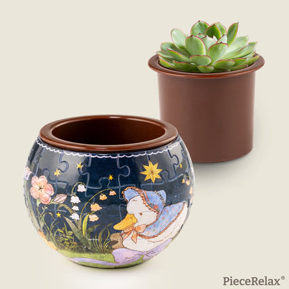 A little duck has stopped by the flowerpot! Take a stroll and follow in its tiny footsteps. You’ll Always Get There with PieceRelax.
