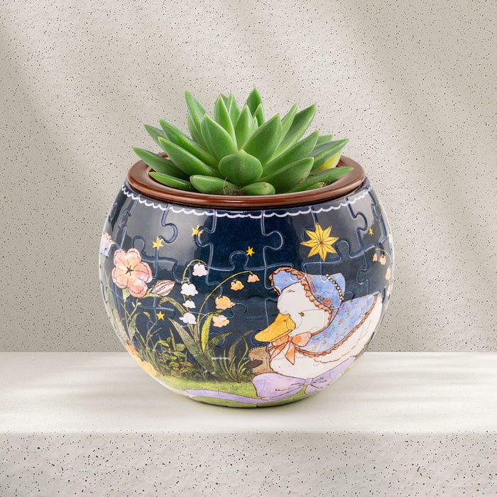 A little duck has stopped by the flowerpot! Take a stroll and follow in its tiny footsteps. You’ll Always Get There with PieceRelax.