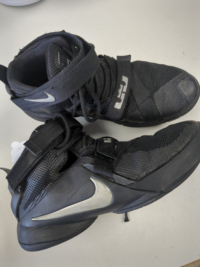 Used Nike Lebron James Soldier 9 IX Black Basketball Shoes Size 7 Yth